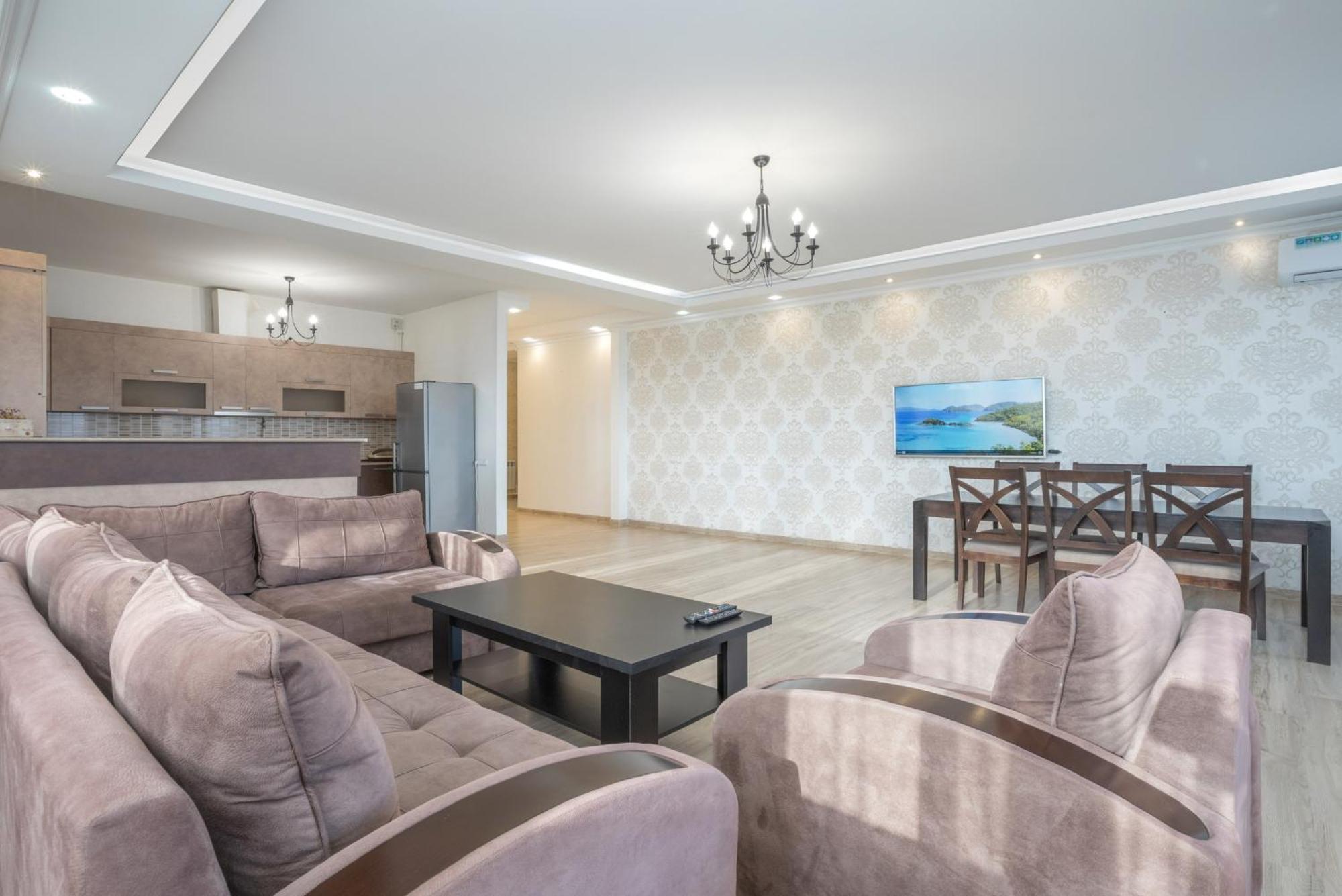 2 Bedrooms 2 Bathrooms Large And Lux Apartment Best Location Ереван Екстериор снимка